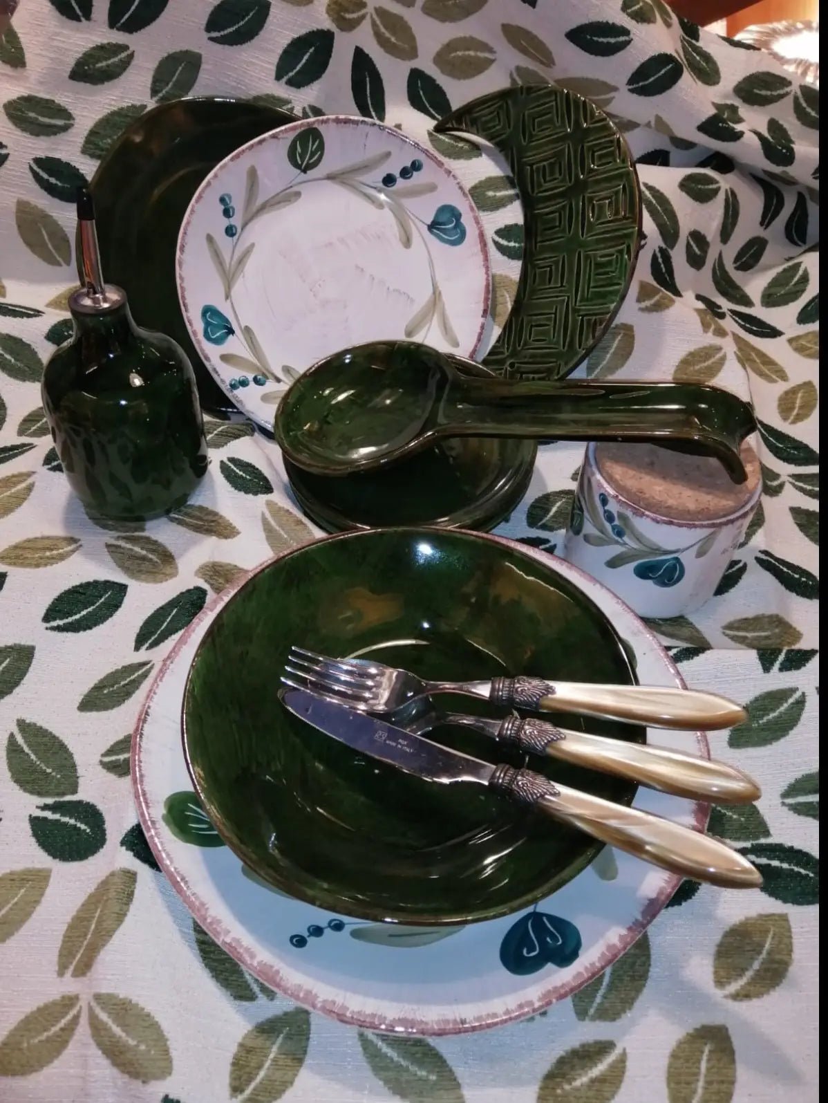 Foglie Verdi su Base Bianca - La Gabbianella Venezia