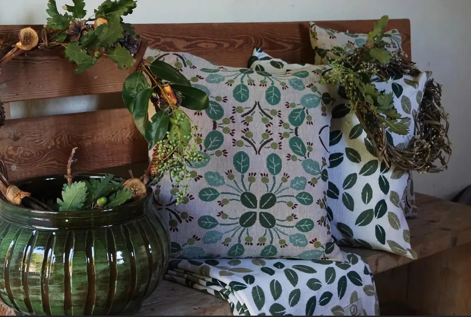 Foglie Verdi su Base Bianca - La Gabbianella Venezia